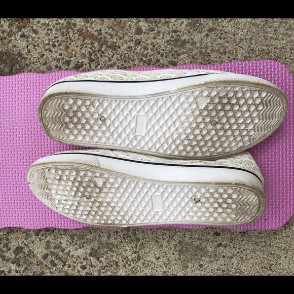 Lacey sparkle slip-ons size 6 will fit size 6.5 - Picture 3 of 8